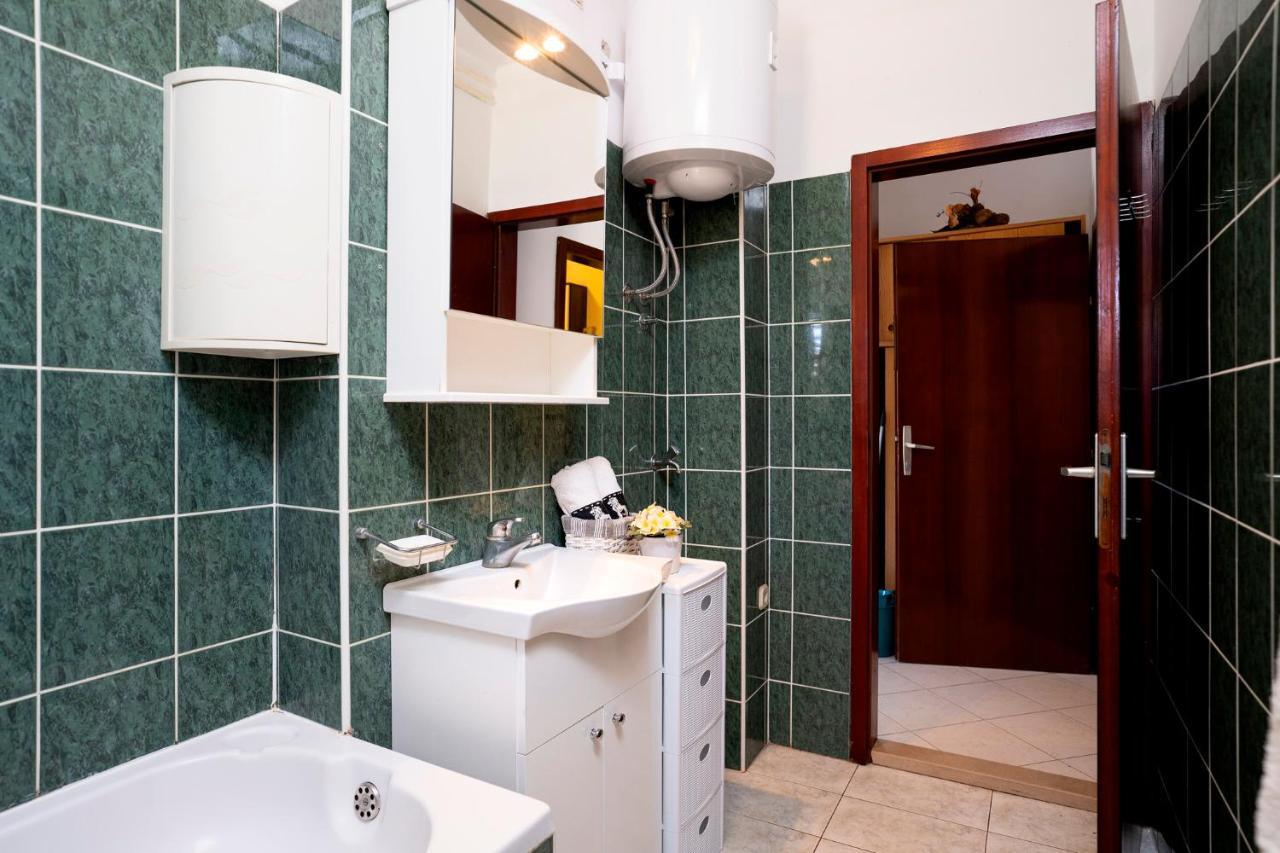 Apartments Draganic Jelsa  Kültér fotó